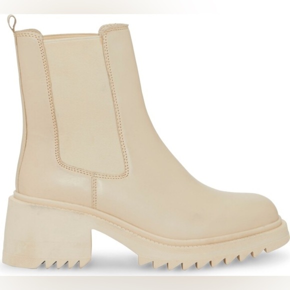 VINCE CAMUTO Anikaaa Leather Chunky Lug Sole Chelsea Boots NEW - Picture 1 of 12